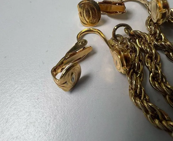 Vintage Joel Powell Designs Clip Earrings Gold - Image 8