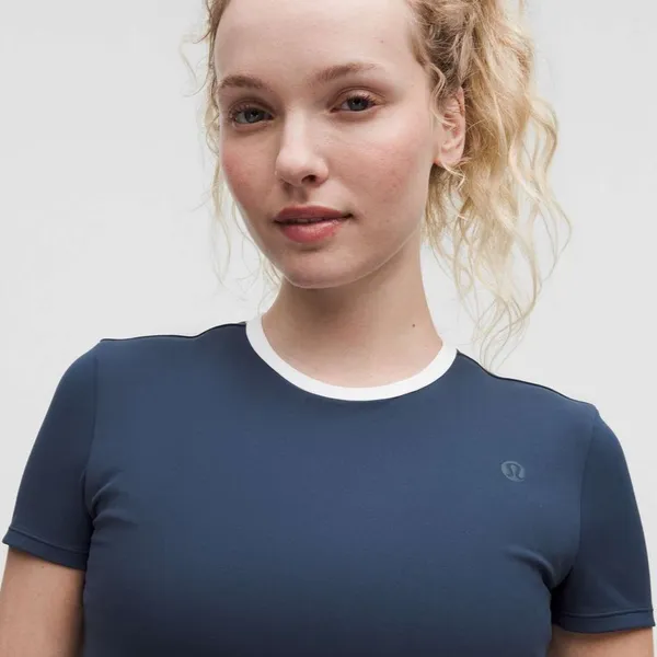 Lululemon Tight-Fit Cropped Shelf-Bra T-Shirt *Medium Support, B/C Cup - Image 9