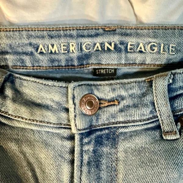 Light Wash American Eagle Jeans Size 4 Regular Inseam 26 inches straight - Image 8