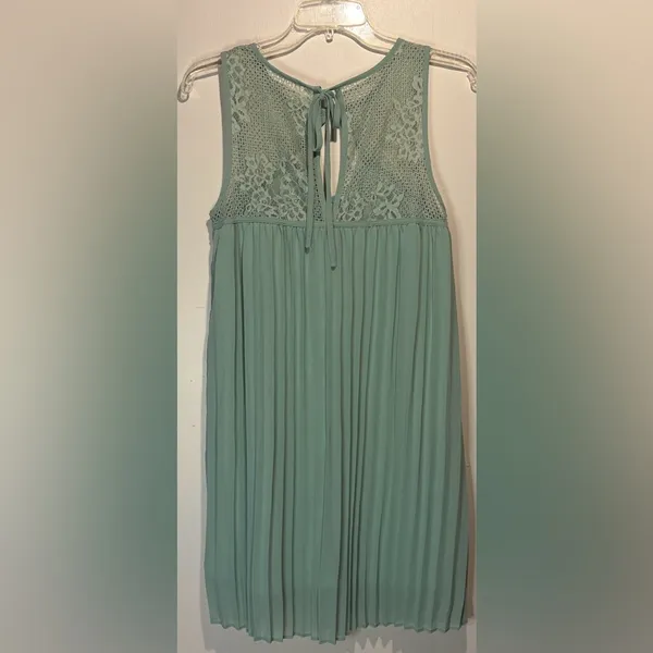 Entro- NWT Aquamarine Teal Pleated Lace Detail Mini Dress Lined- Size Small - Image 2