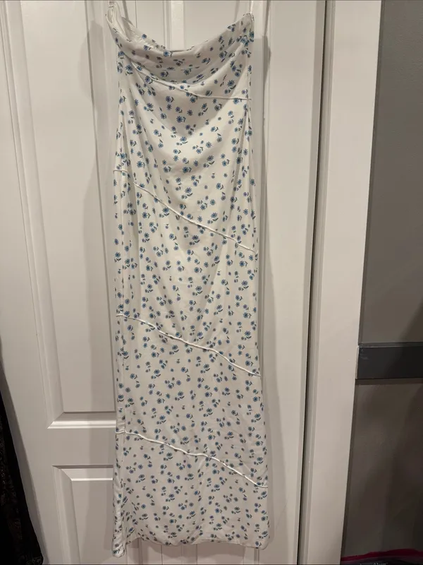 Princess Polly Oscar White Strapless Dress with Blue‎ Floral Print medium nwt - Image 2
