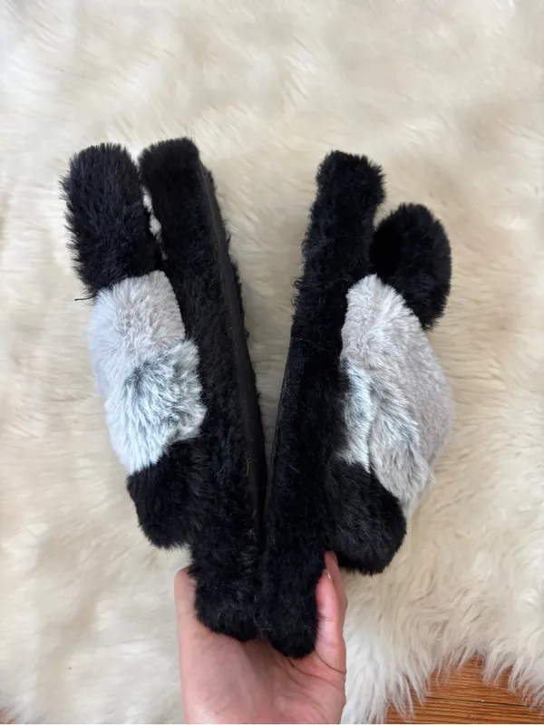 Open Toe Cozy Black and Gray Faux Fur Slippers - Image 3