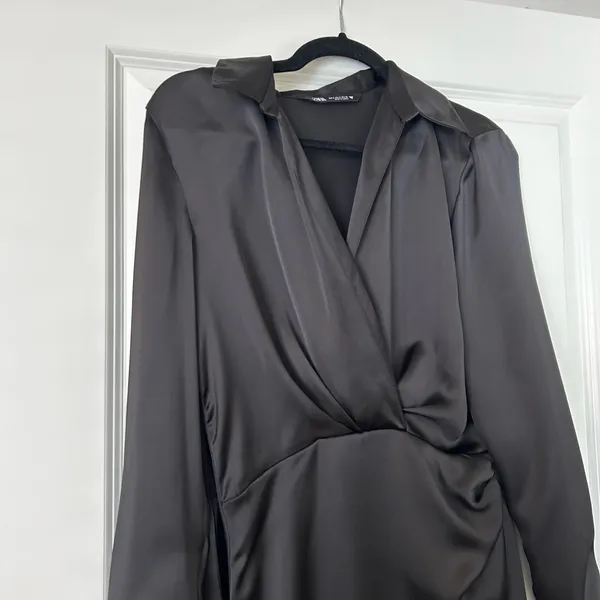 Satin Wrap-Style Black Mini Dress Zara - Image 3