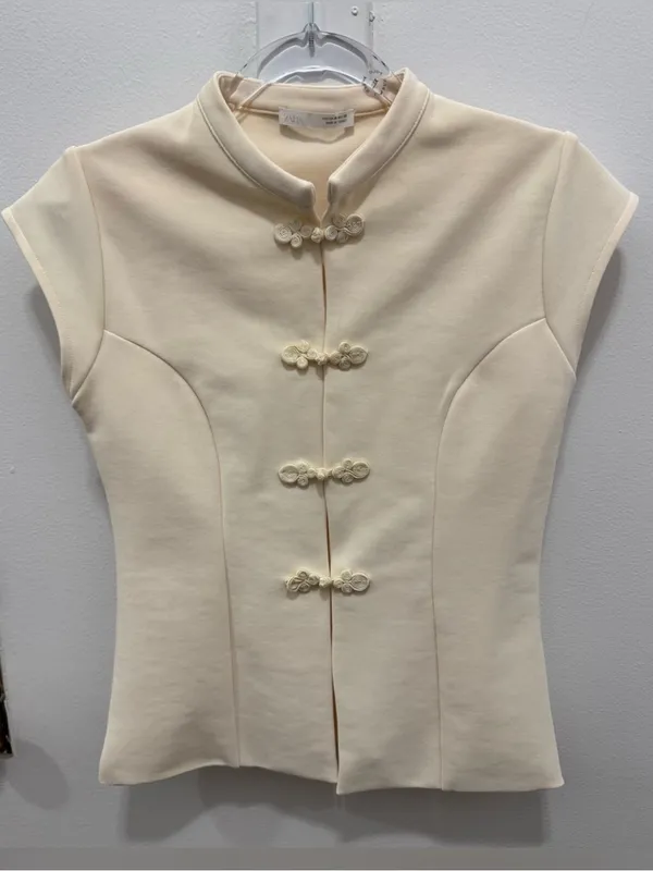 Zara NWT Ivory off white Sleeveless Top, Decorative mandarin Frog Clasp buttons - Image 2