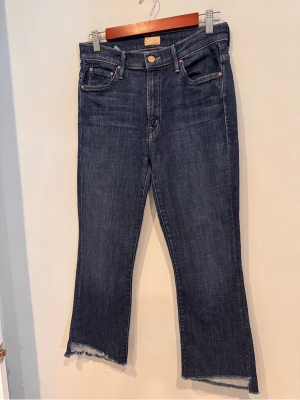 MOTHER The Insider Crop Step Fray Jeans - Dark Wash 29 - Image 3