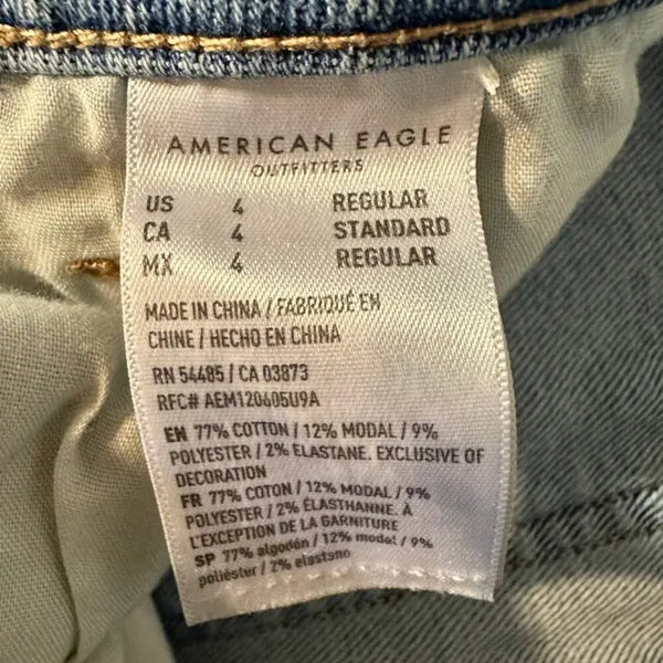 Light Wash American Eagle Jeans Size 4 Regular Inseam 26 inches straight - Image 9
