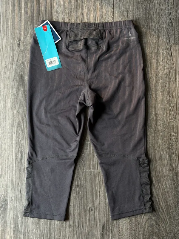 New Balance Charcoal Grey Cropped Leggings - Image 7