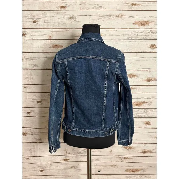 GAP classic button-up denim jean trucker jacket Size Small - Image 5