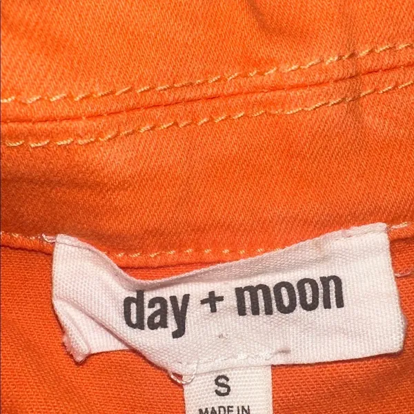 Day + Moon Stylish Orange Wrap denim Romper size small - Image 4