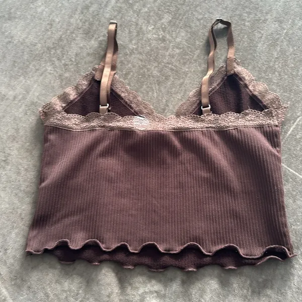 Divided H&M cropped ribbed tank top with lace trim. Color- brown. Size small - Image 3