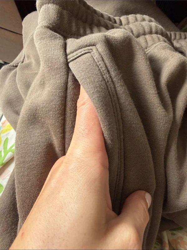 Lululemon Neutral Brown Drawstring fleece Sweatpants jogger size 4! - Image 3