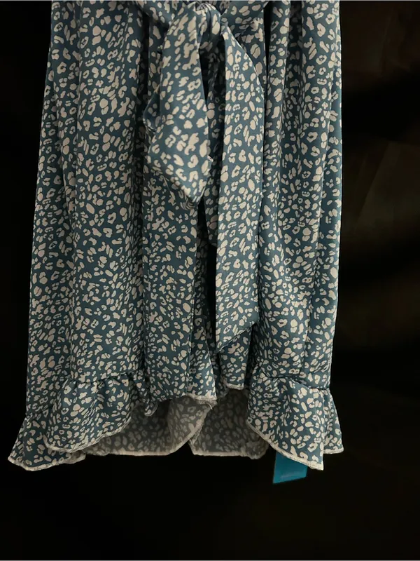 Cupshe Women’s Sleeveless Blue & White Floral Printed Tie-Waist Romper MD NWT - Image 9