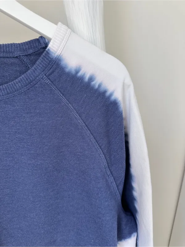 Universal Thread Women's Tie-Dye Crewneck Sweatshirt - Blue & White Size XL - Image 5