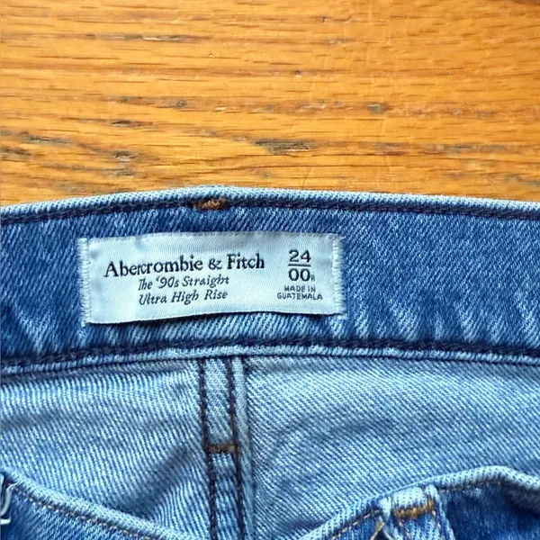 ABERCROMBIE & FITCH 90’s Ultra High‎ Rise Curve Love Asymmetrical Jeans size 24 - Image 4