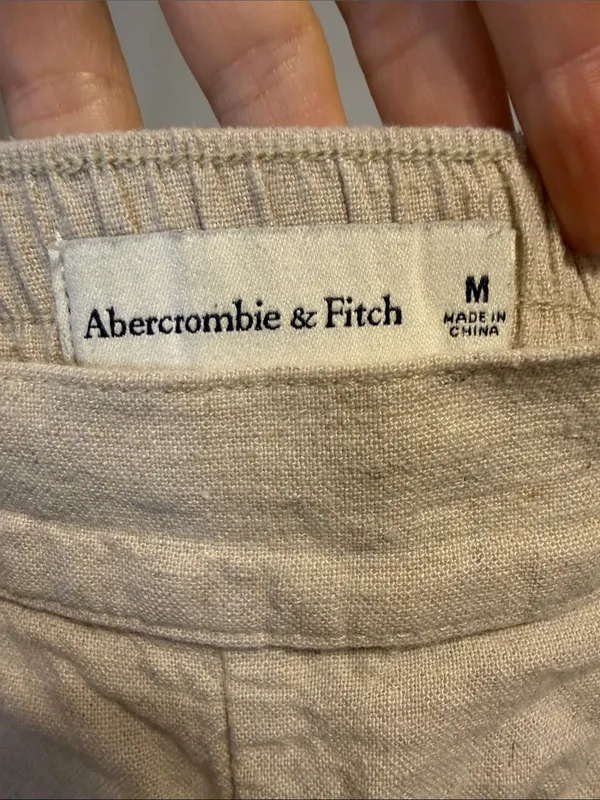 Abercrombie Cream Linen Blend Pull-On Shorts with Side Pockets - Size Medium - Image 3