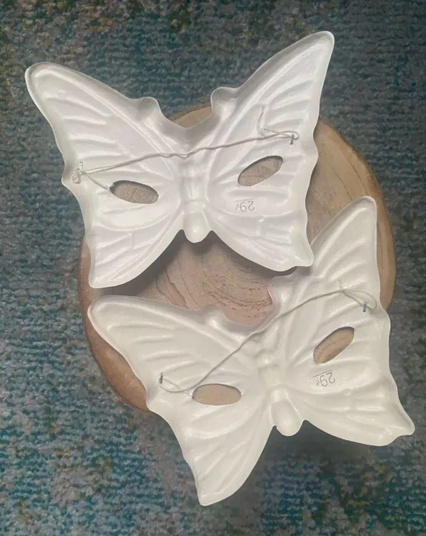 Vintage dead stock plastic butterfly green and pink Halloween costume face masks - Image 4