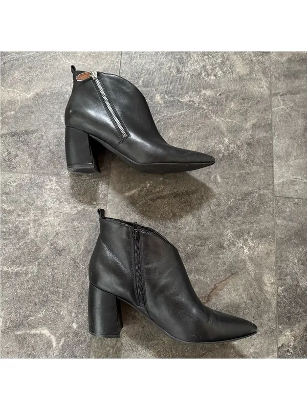 Marc Fisher Black Leather Zip Up Boots With Heel Booties Size 8 - Image 2