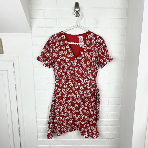 Sadie & Sage Red White Floral Pattern Wrap Style Dress Size S - Image 2