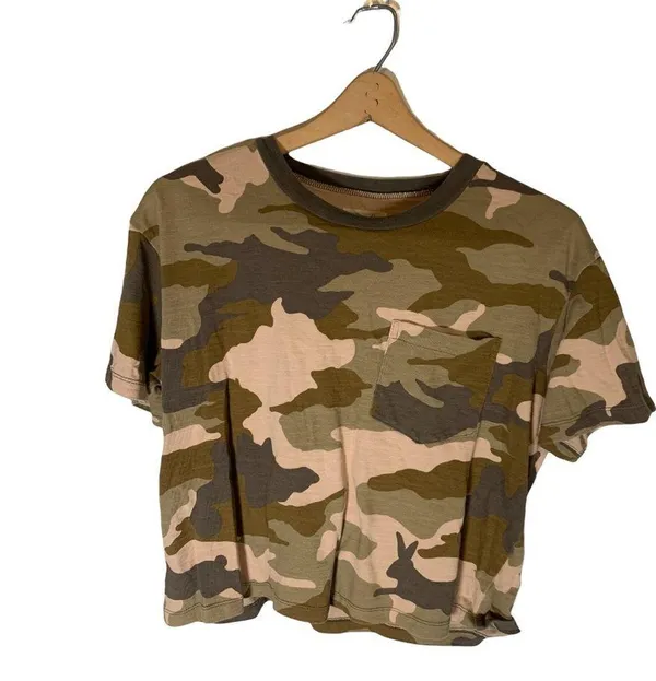 MadeWell Cropped Cottontail Camo Short Sleeve Pocket T Shirt Size M. - Image 2