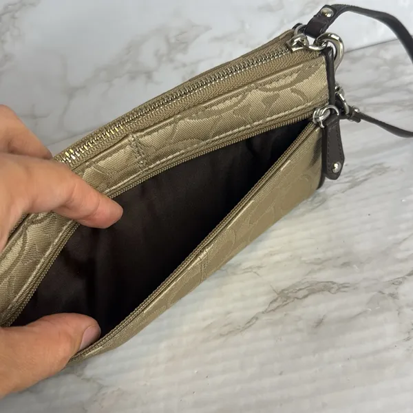 Coach Ashley Signature‎ Sateen Zippy Wallet Wristlet Satin Canvas tan - Image 8