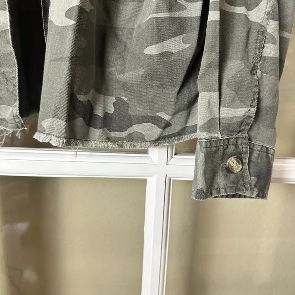 AMERICAN EAGLE Camo Camouflage Shirt Jacket Shacket Size Medium Green - Image 3