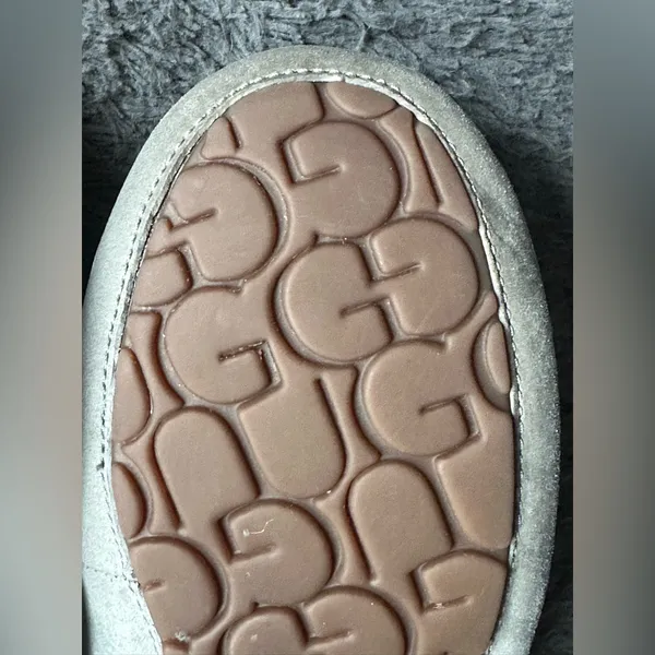 UGG Ansley water resistant suede slippers size 7 - Image 7