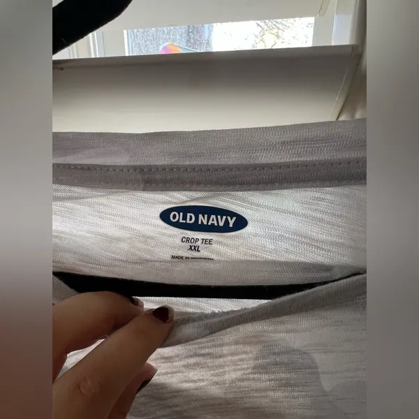 Old Navy camo cropped tshirt - Image 2