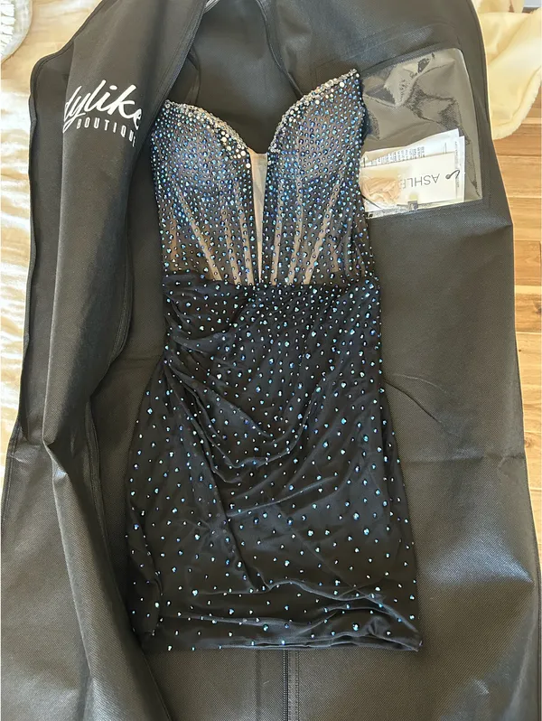Ashley Lauren Homecoming Dress - Image 10