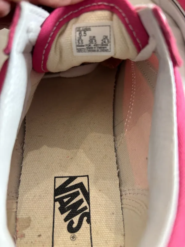 Vans Women's Fuchsia Pink Canvas Low-Top Sneakers with White Side Stripe - Image 6