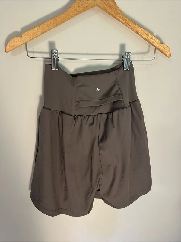Halara SoftlyZero™ Airy Super High Waisted 2-in-1 InstantCool Yoga shorts - Image 5