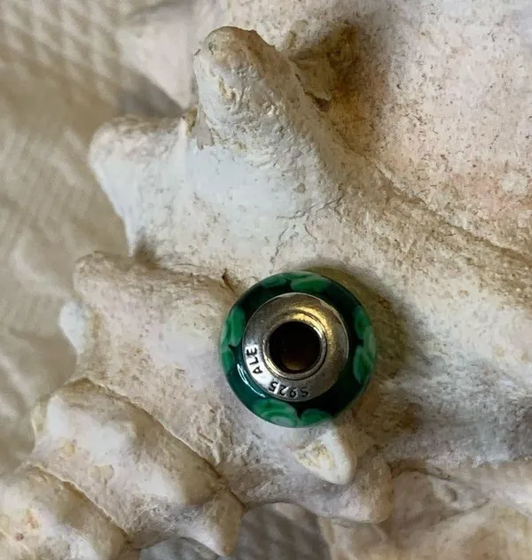 ʕ·ᴥ·ʔ Authentic Retired Pandora Captivating Green Floral Murano Glass Charm 925 - Image 3