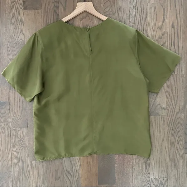 Vintage Round Neck Short Sleeve 100% Silk Blouse in Olive Green Size Large - Image 9