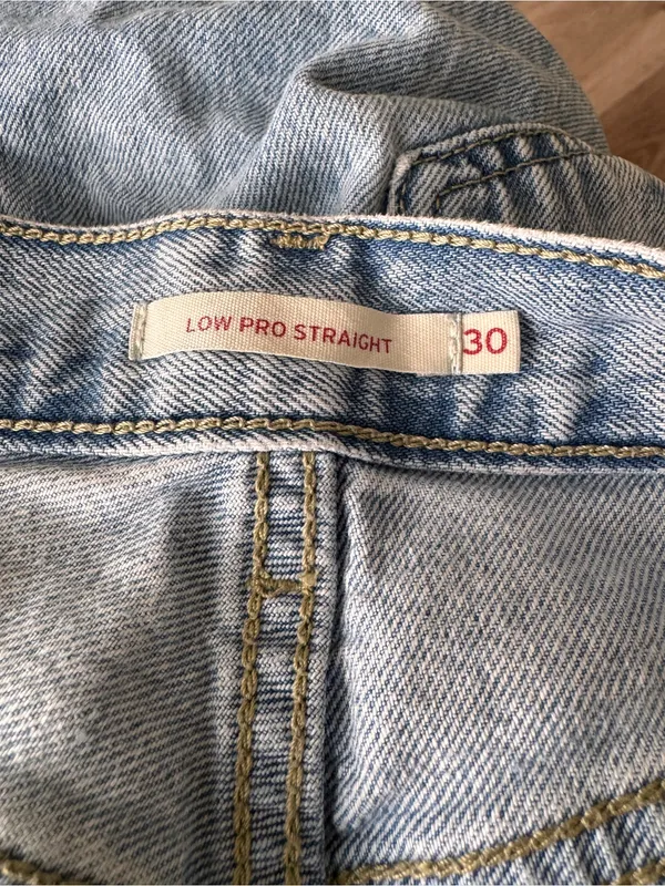 Levi’s Low Pro Straight Light Wash Denim Blue Jeans 30 - Image 7
