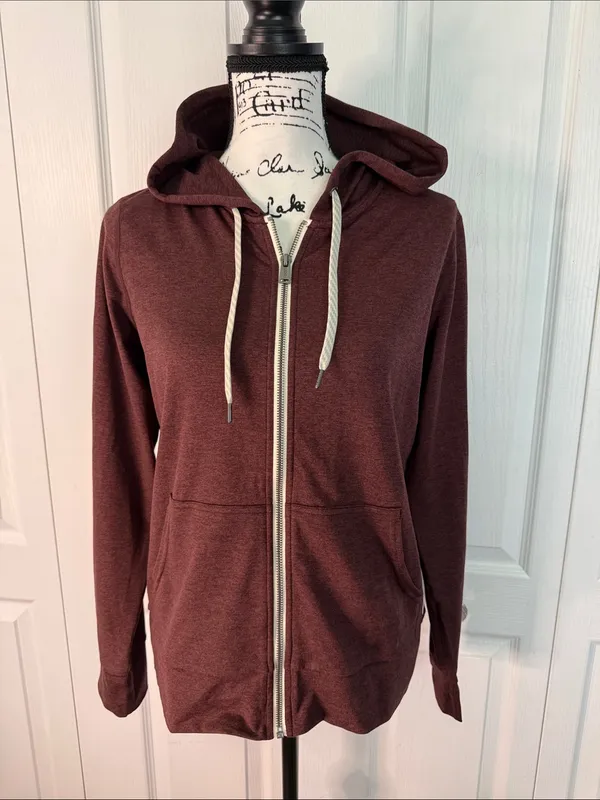 Vuori Woman’s Halo Performance Hoodie 2.0 in Fig Heather - Image 2