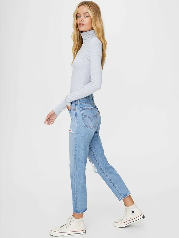 Aritzia Levi’s Wedgie Straight High Rise Mom Jeans Size 28 Distressed Light Wash - Image 5