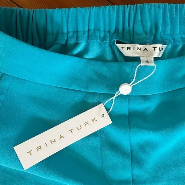 Trina Turk NWT Kristoph Dressy Jogger Shorts in Teal Size 4 - Image 3