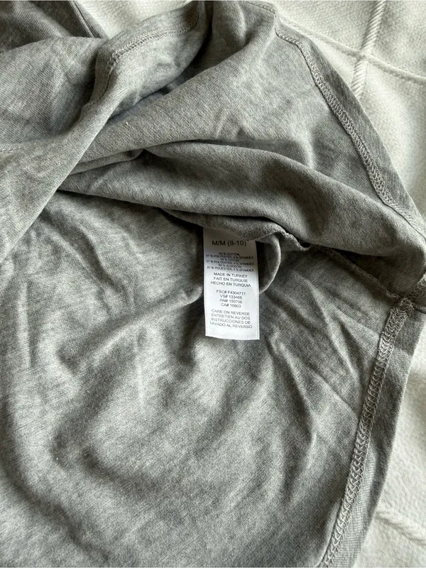 Avon Graphic Tshirts Gray Size M - Image 3