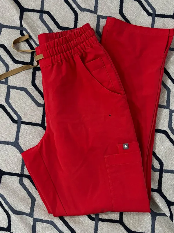 Figs Women’s KADE Cargo Scrub Pant size XS/P in red - Image 2
