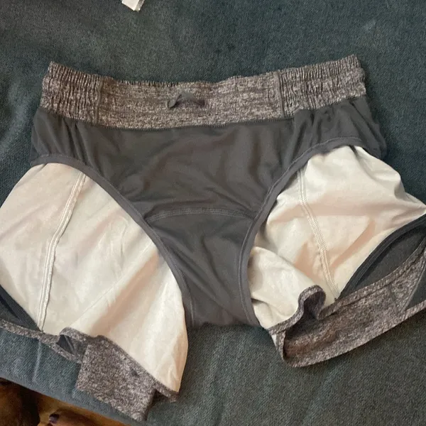 Lululemon Hotty Hot Short II Sz 6 tall Heather Lux - Image 9
