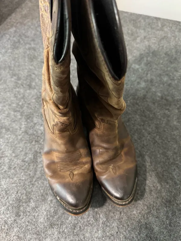 Durango Women's Distressed Tan Slouch Western Boot - Image 5