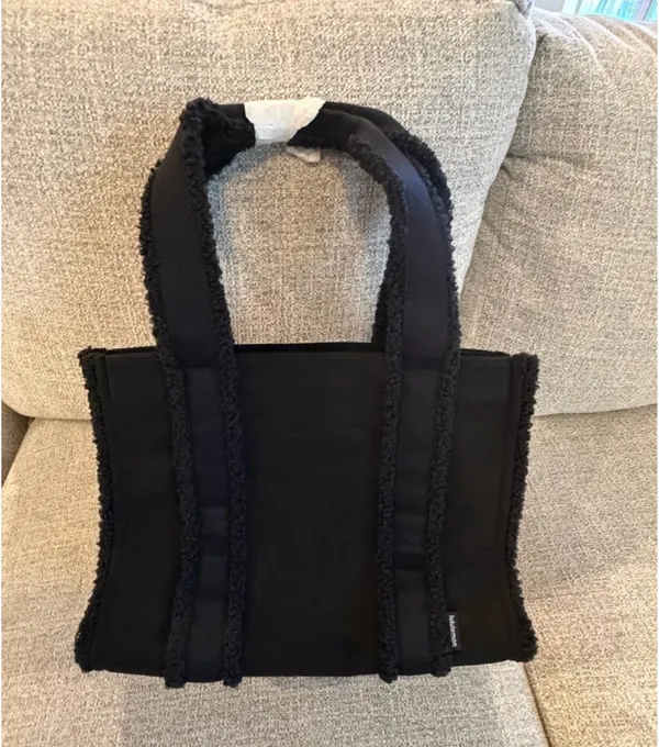 Lululemon Boxy Tote Bag 10L Faux Shearling Trims black sold out online NWT - Image 11