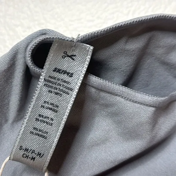 Skims essential bodysuit off shoulder light grey size small medium ladies - Image 4