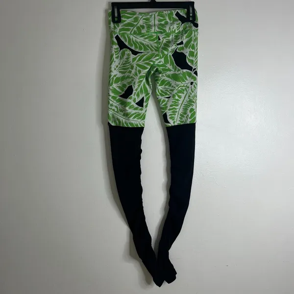 Alo Yoga XXS Green Tropical Print High Waisted Stirrup Leggings Black Stretch - Image 3
