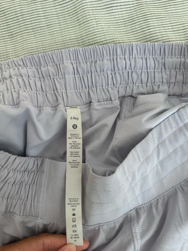 Lululemon Hotty Hot High-Rise Lined Short 4" - Image 3