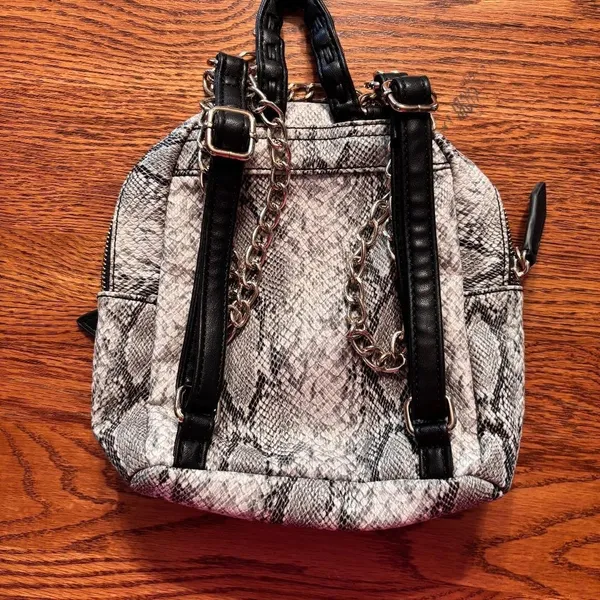 Guess Backpack Purse Grey Snakeskin design Small Chain‎ straps - Image 4