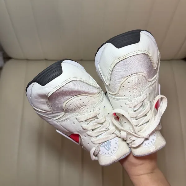 Nike Air Huarache Sneakers Size 8 White Neon Pink Volt Retro Running Shoes - Image 4
