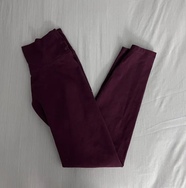 Old Navy Burgundy Balance Leggings - Image 2