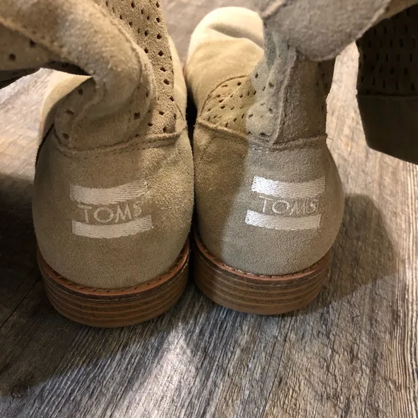 Tom’s boots‎ - Image 2