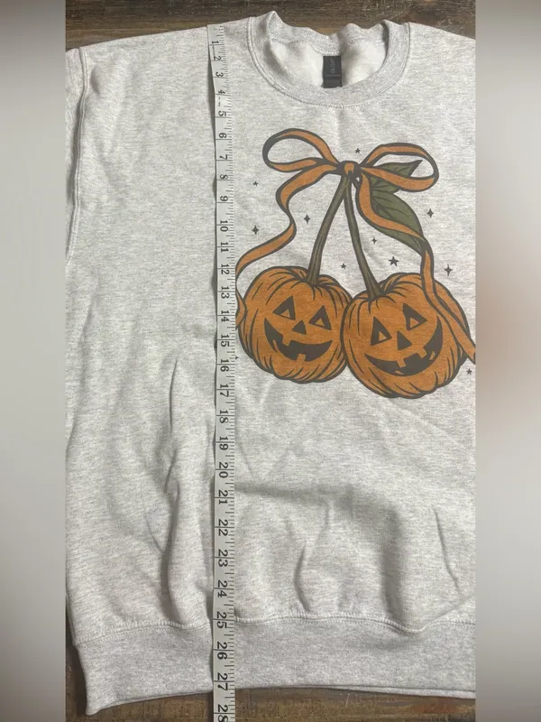 Gildan Ash Gray Crewneck Sweatshirt with Pumpkin Graphic - Image 7