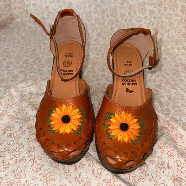 Mexican Heels Brown Size 7 - Image 2